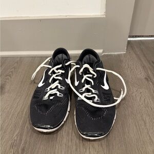 Nike Women’s Black and White Sneakers